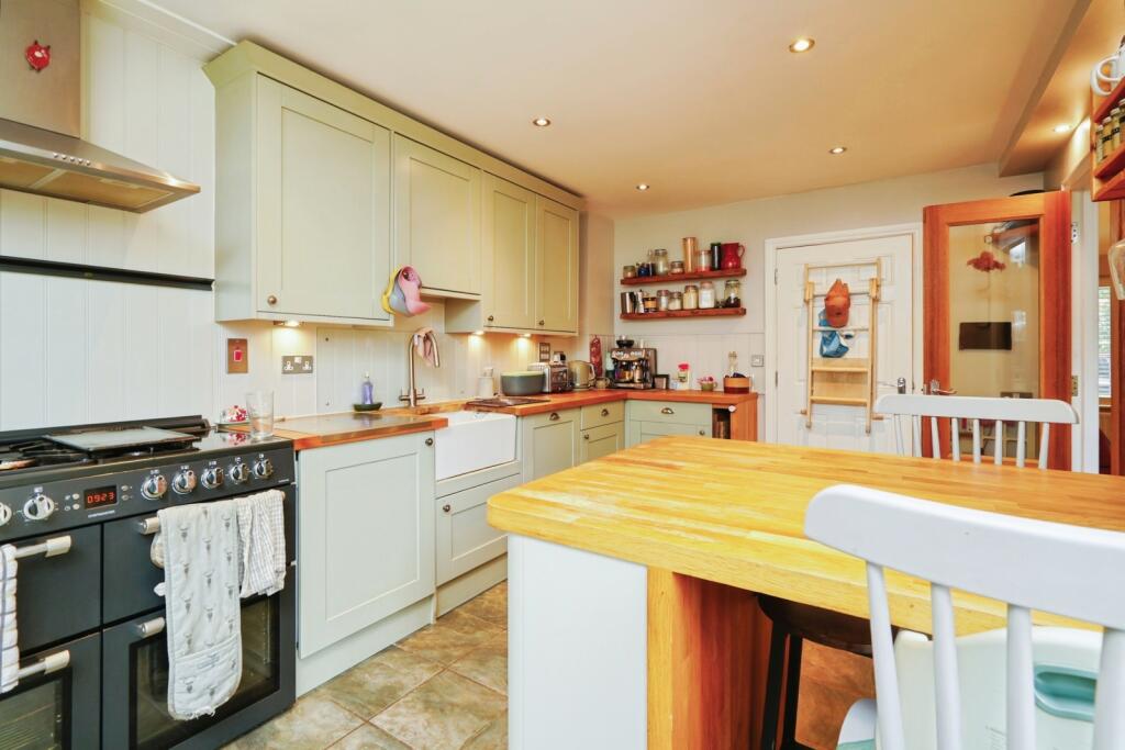 House in West Oxfordshire, Cogges, Witney - More