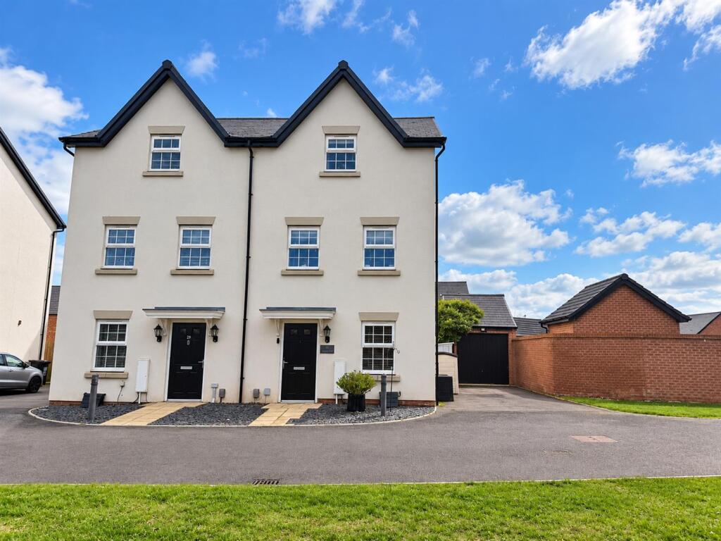 Main image of property: Newton End, Warwick, CV34 7AX