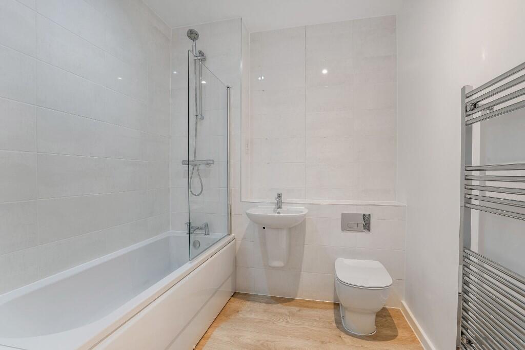 Apartment in Theale, West Berkshire - View 5