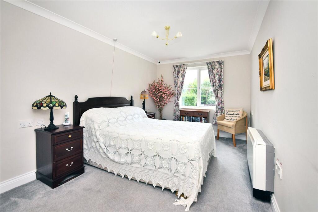 Apartment in Sutton - More