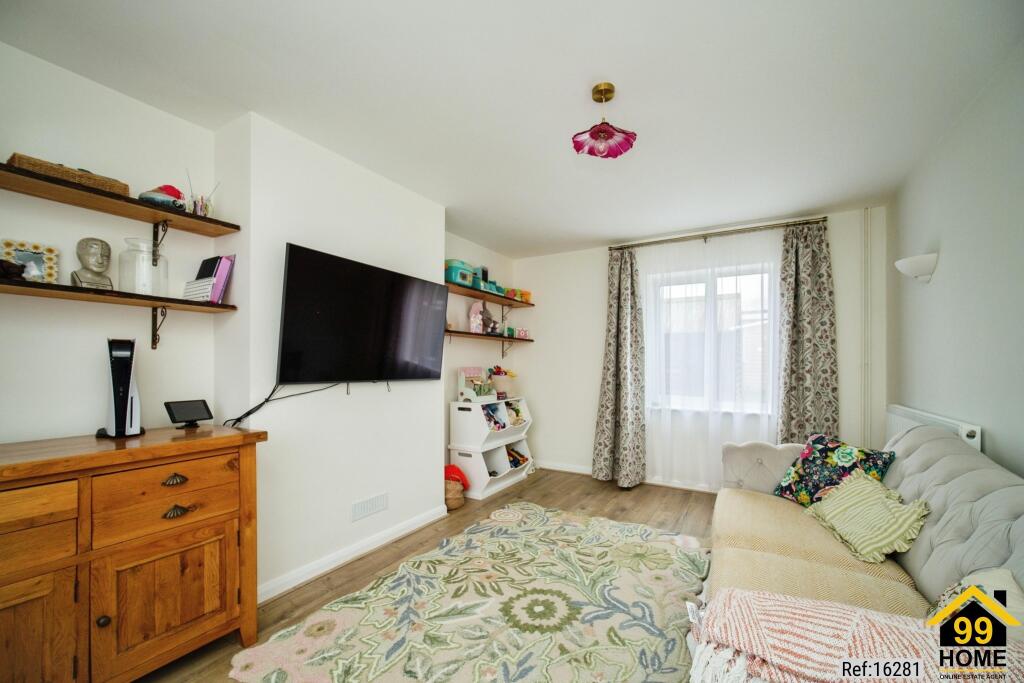 House in Hart, Hartley Wintney - View 4