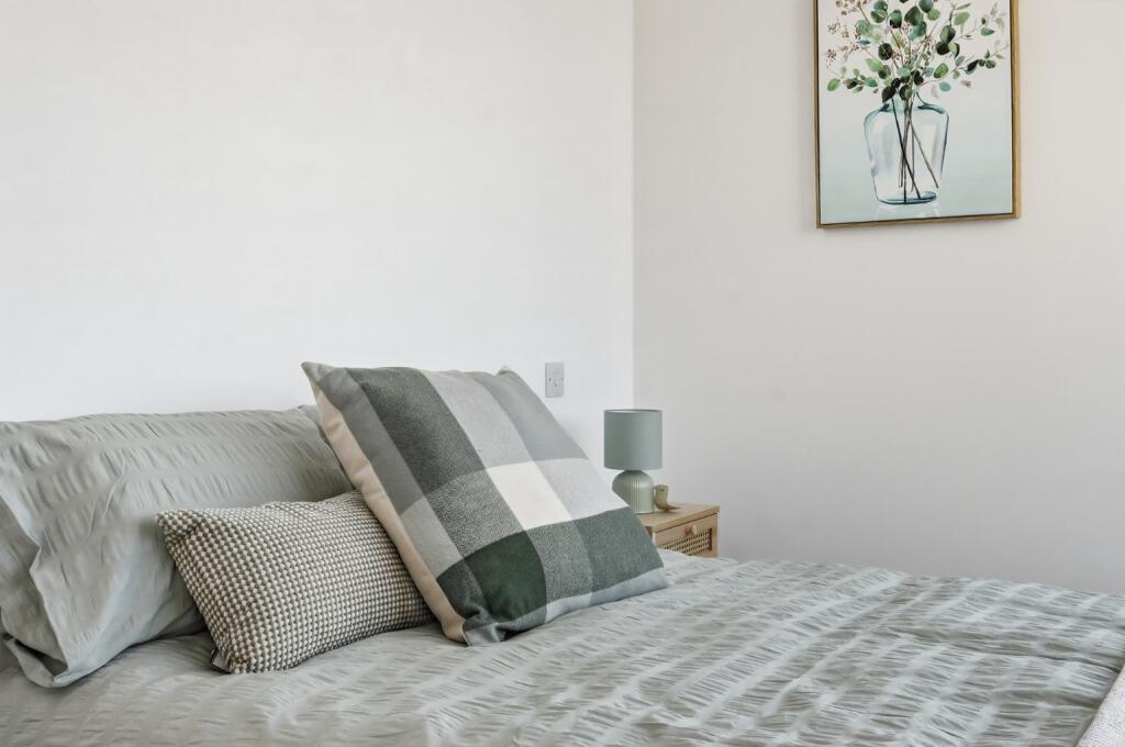 Apartment in Chelmsford - View 4