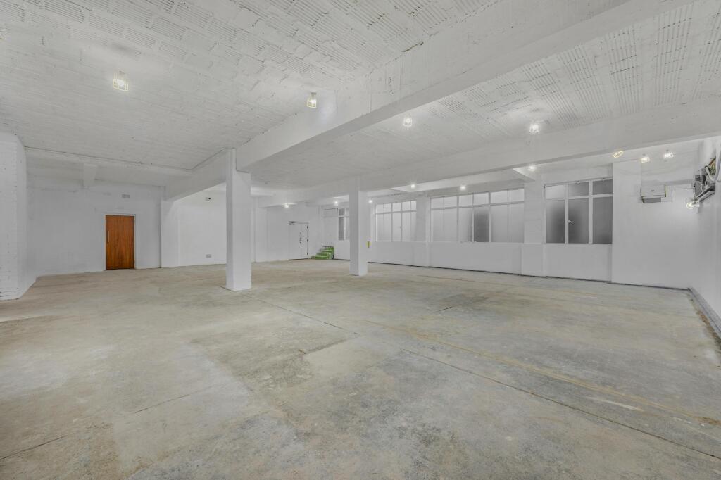hall 4.jpg
