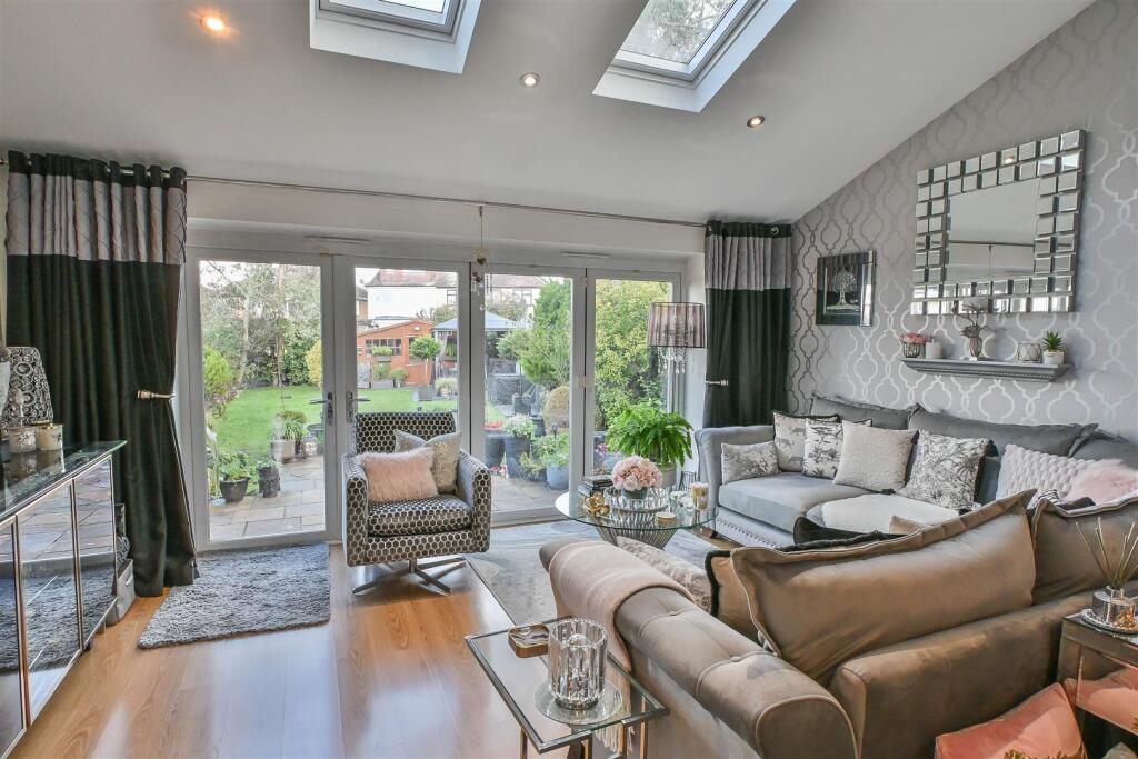 Rayleigh Road, Hutton, Brentwood photo 2