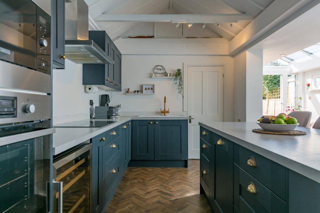 House in Waverley, Bramley - More