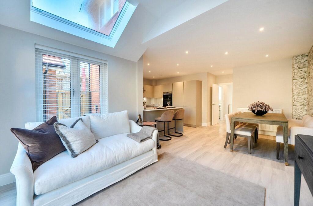 Waxwing Drive, Finchwood Park, Wokingham, Berkshire, RG40 photo 2