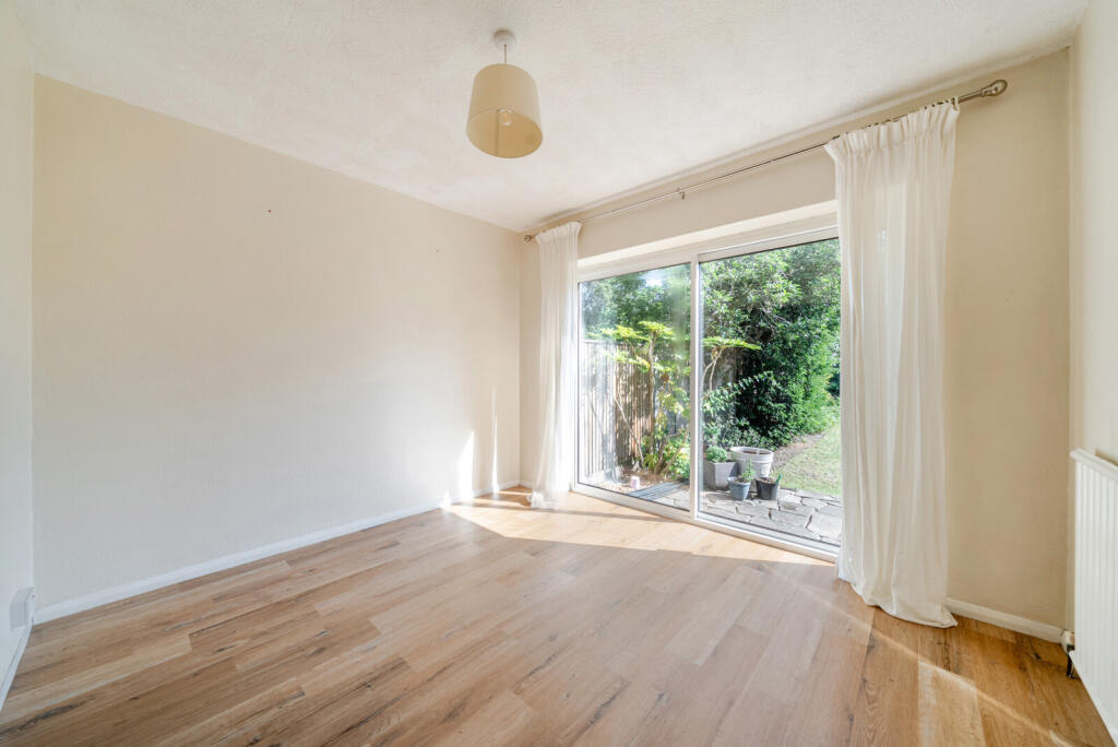 Bridge Road, Weybridge, KT13 photo 4
