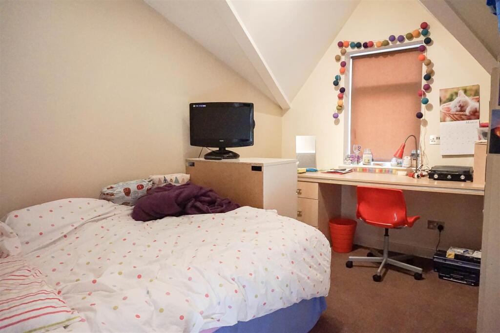 Apartment in Leeds - View 5