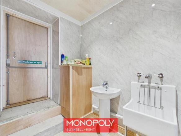 27 Shower Room