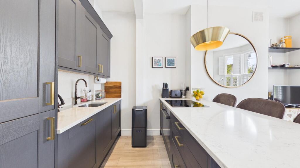 Apartment in London - View 5