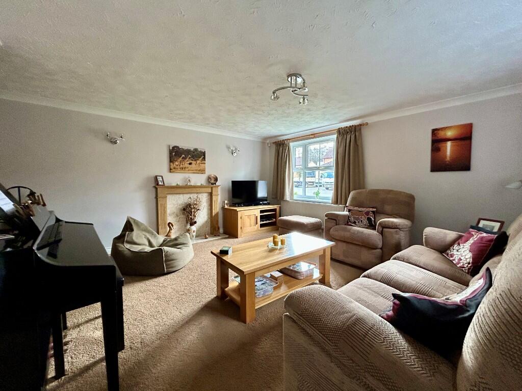 Moorland Close, SO45 photo 2