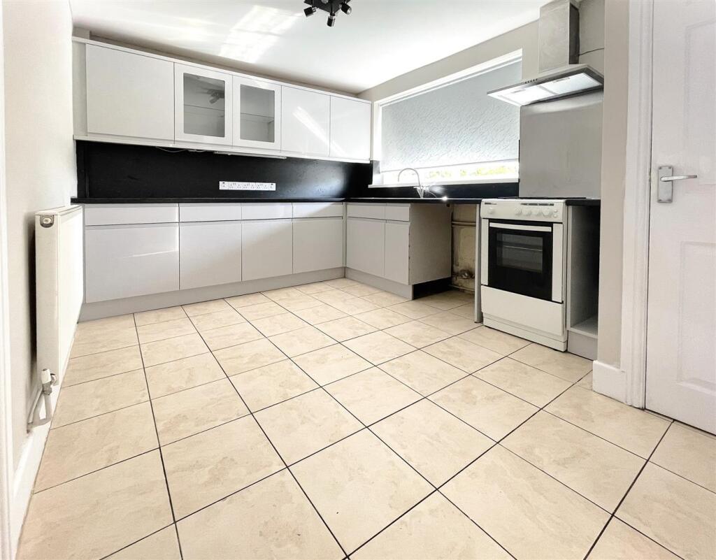 House in Nottingham, Clifton - More