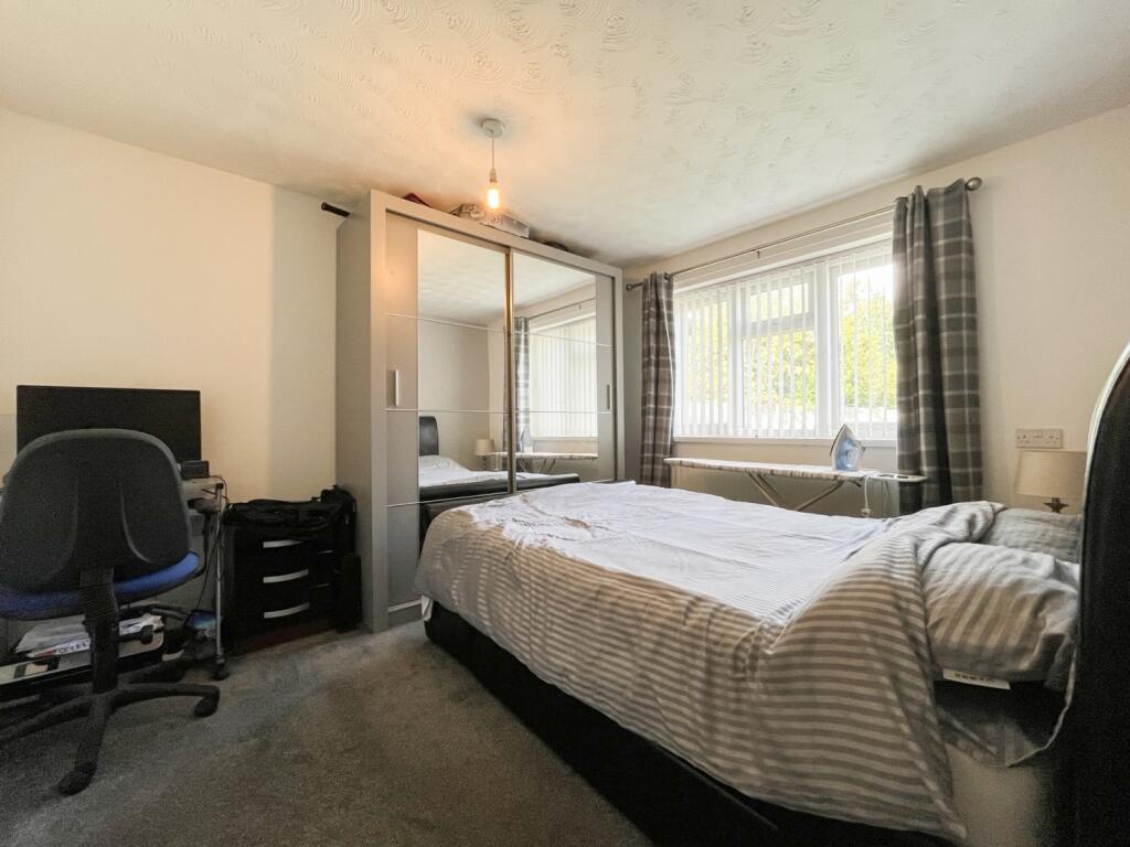 House in Wolverhampton, West Midlands - More