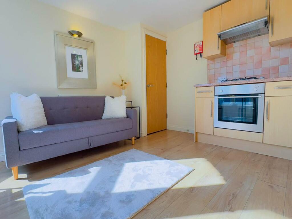 Apartment in Cardiff, Tredegarville, Roath - View 4