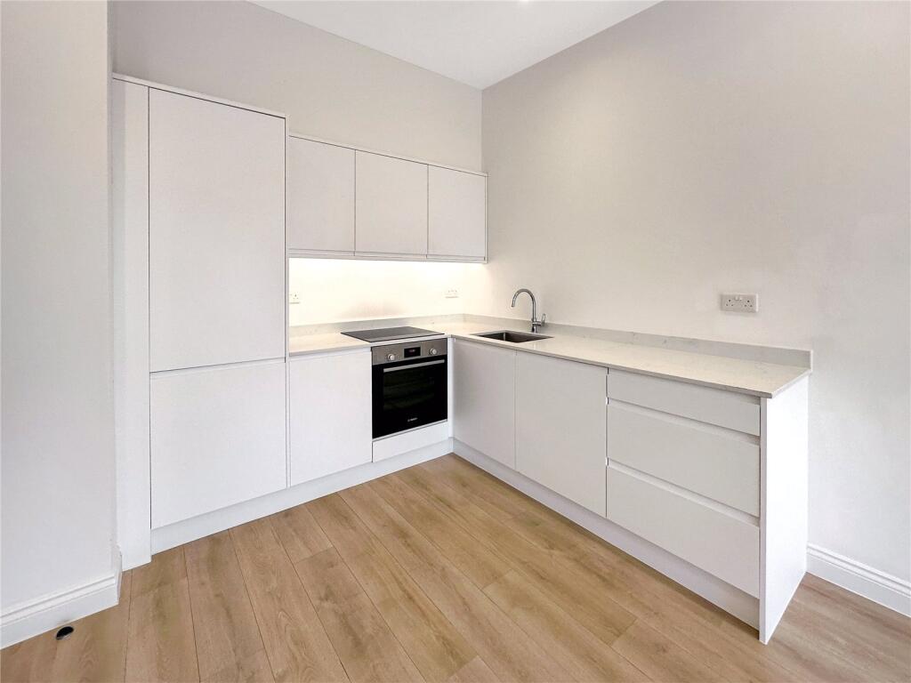 Apartment in Slough - View 4