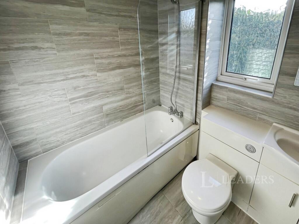 House in Luton - View 4
