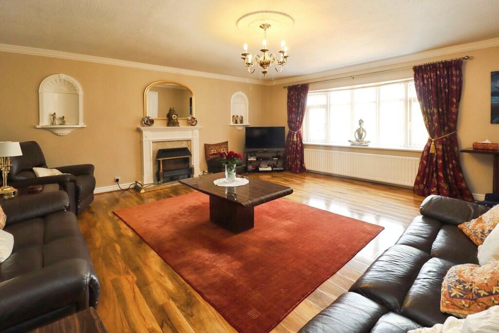 House in Lincoln - View 5