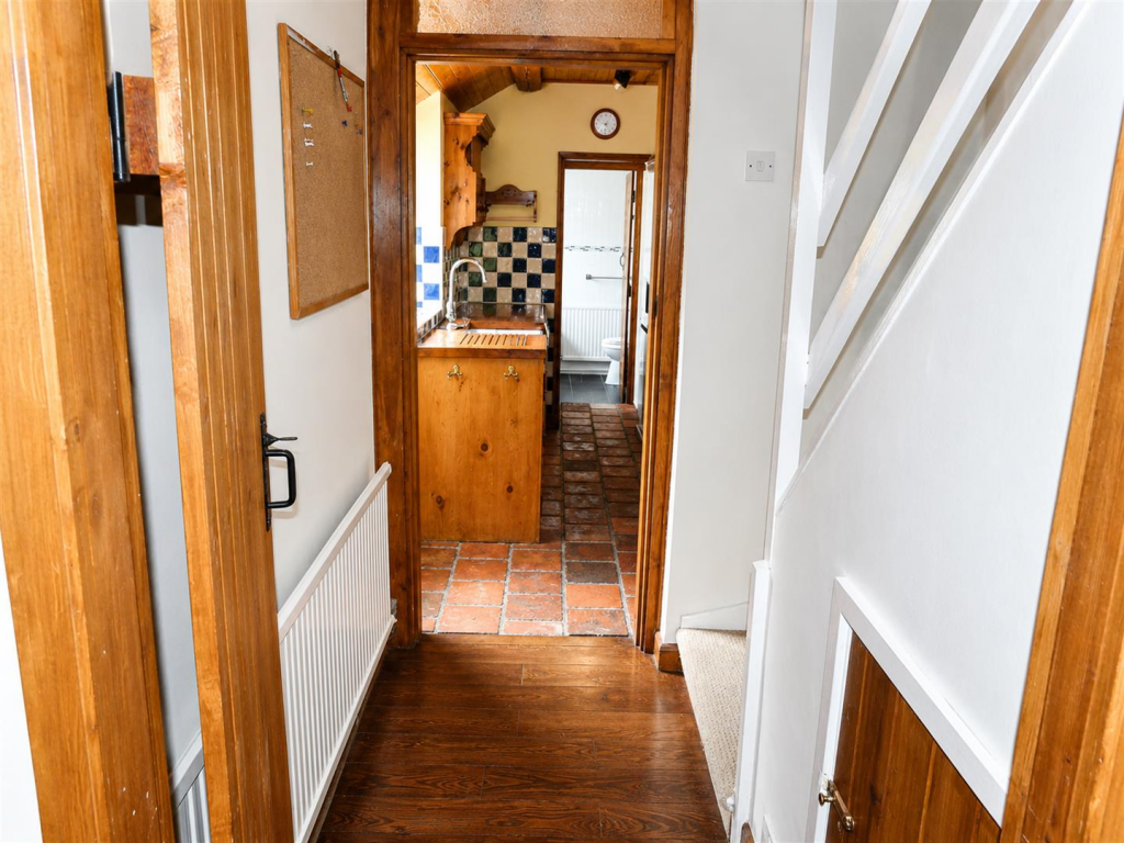 House in Hull - View 4