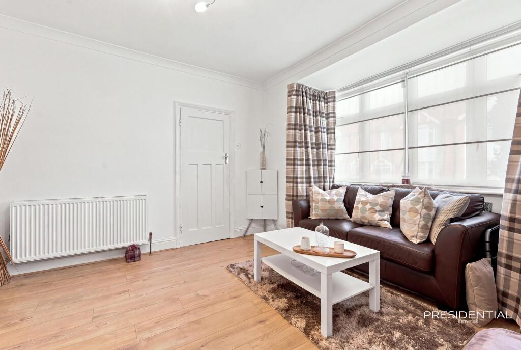 House in London, Chingford - More