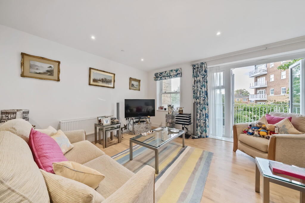 Apartment in Redhill - View 4