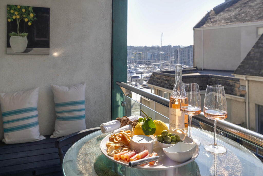 Main image of property: Apartment 6, Pinnacle Quay North