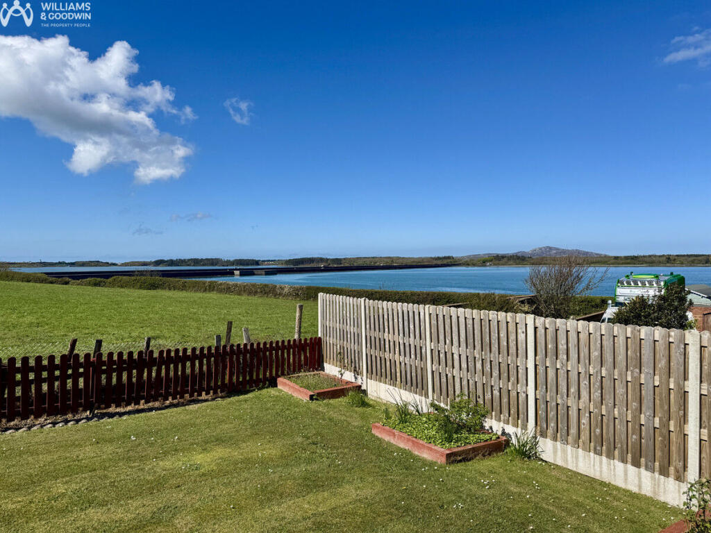 Gorwelion, Valley, Anglesey, LL65 photo 3