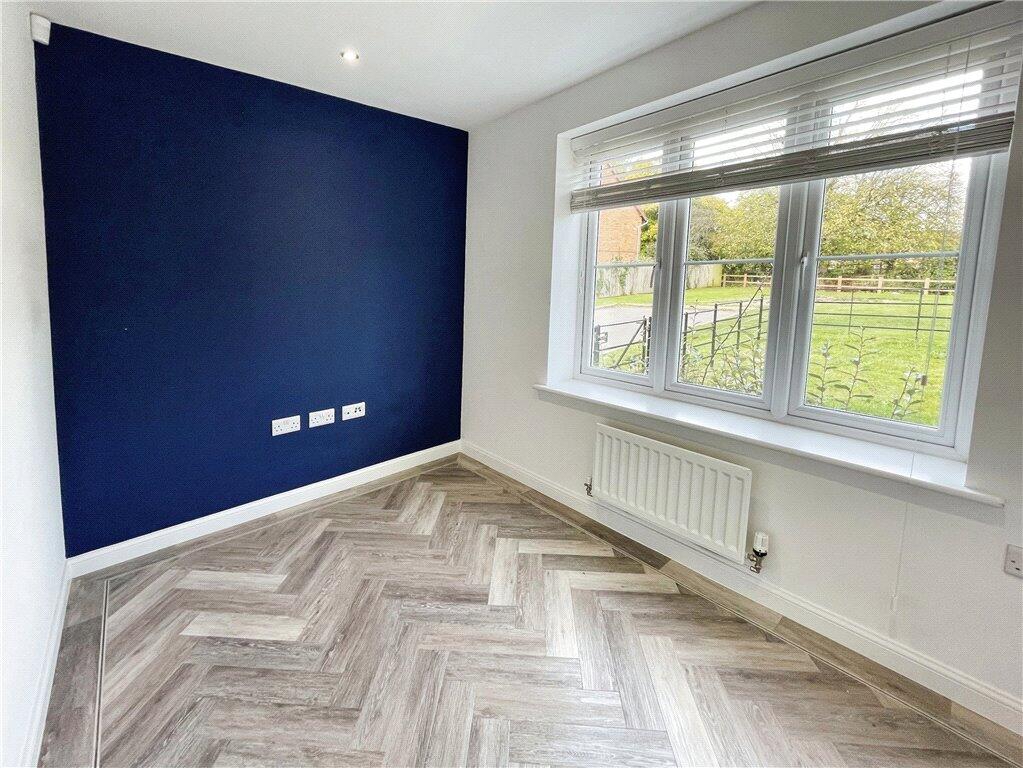 Battersby Close, Warwick, Warwickshire photo 2
