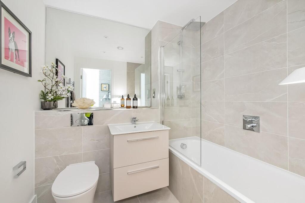 Apartment in London, Aylesbury Estate, Camberwell - View 2