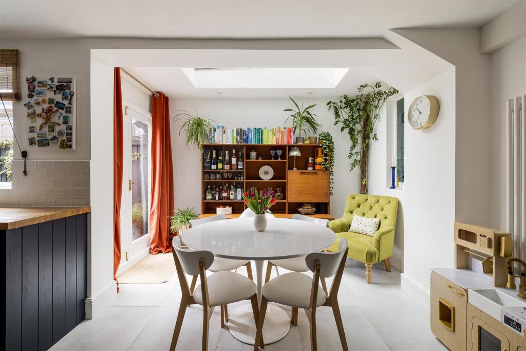 House in London, Cann Hall, Leytonstone - View 3