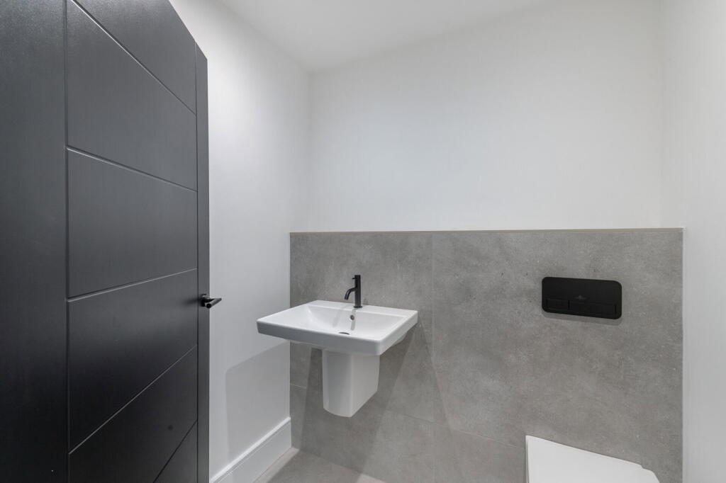 House in Sheffield - View 4
