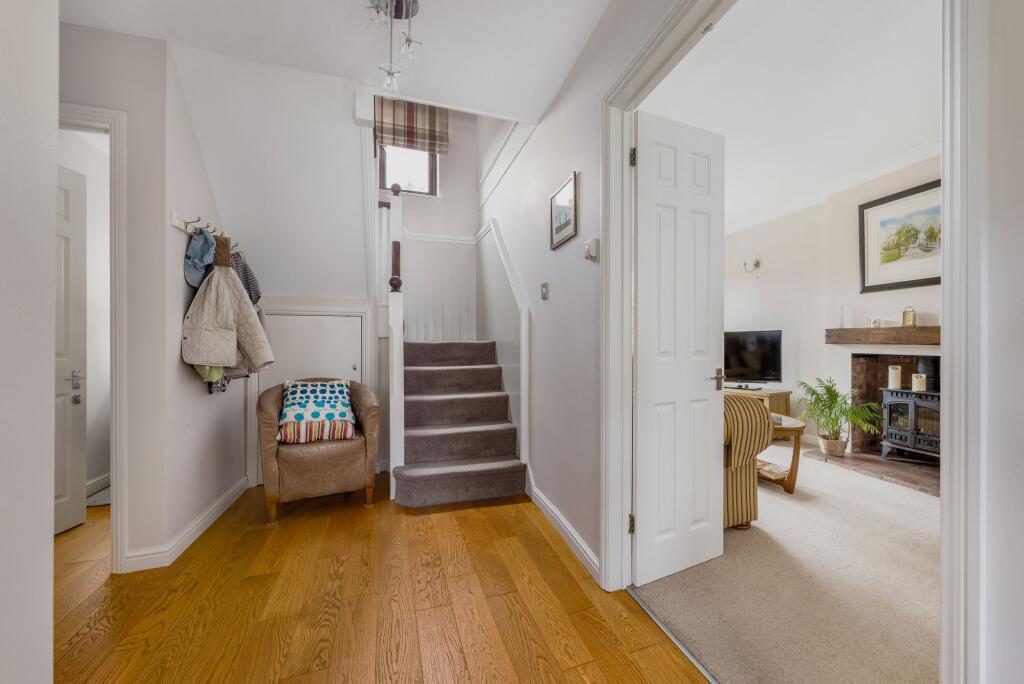 House in Warwick, Cubbington - More