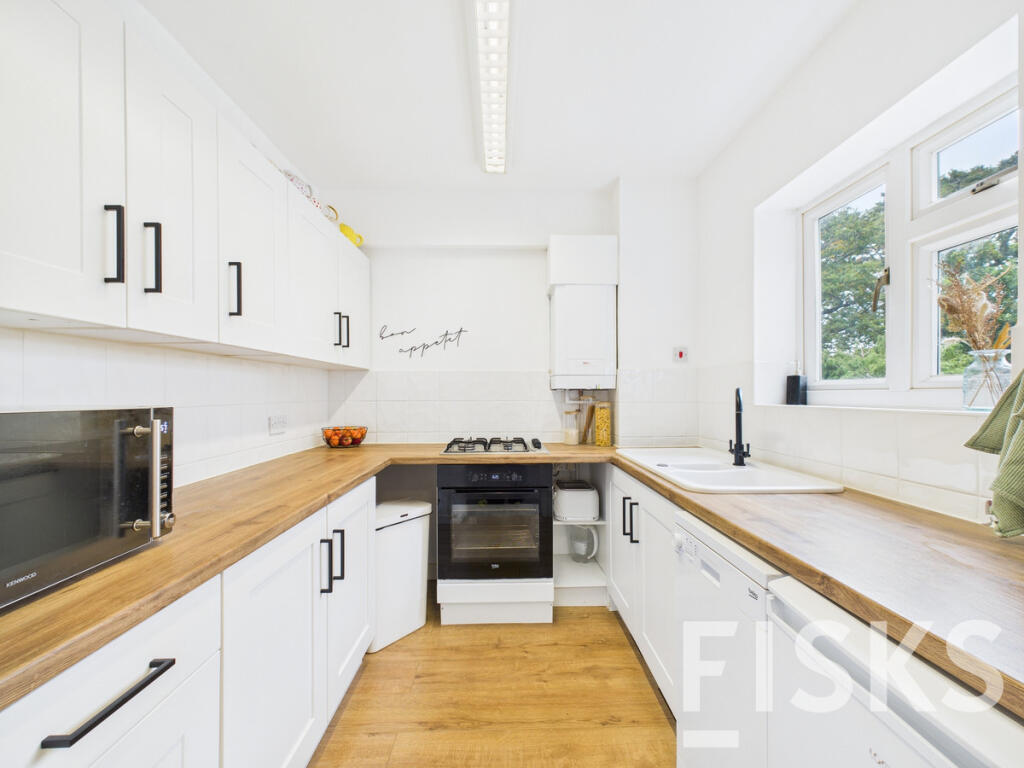 Wood Farm Close, Leigh-on-sea, SS9 photo 2