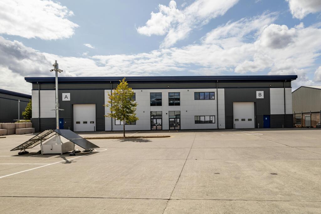 Units A to D Elstree Trade Park-100.jpg