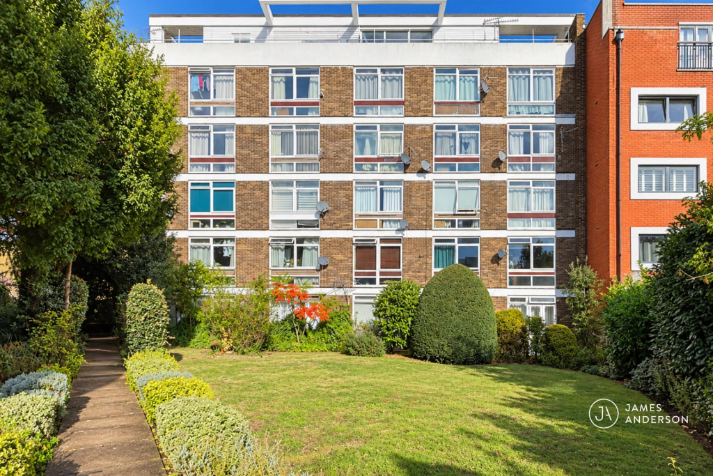 1-bed flat on Upper Richmond Road, Putney, SW15, £299,500