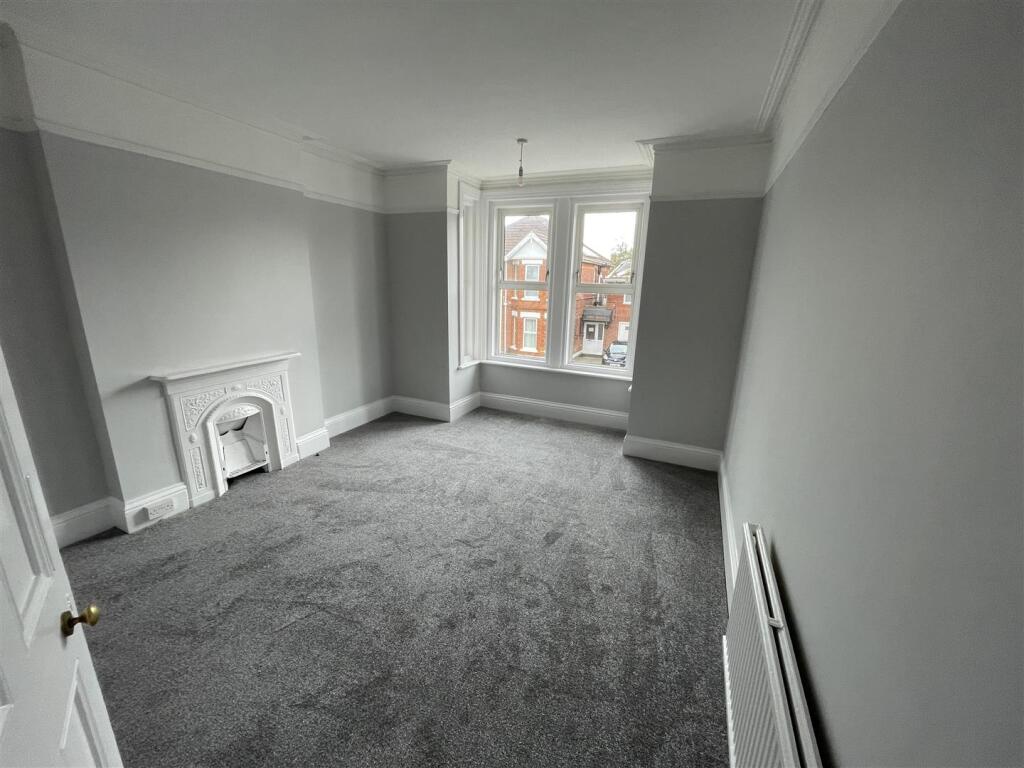 Apartment in Bournemouth, Charminster - View 5