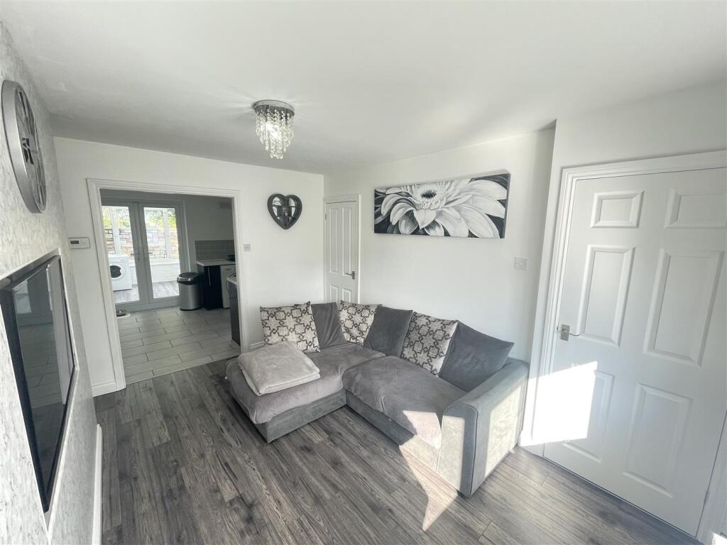Oakwood Drive, Prenton photo 4