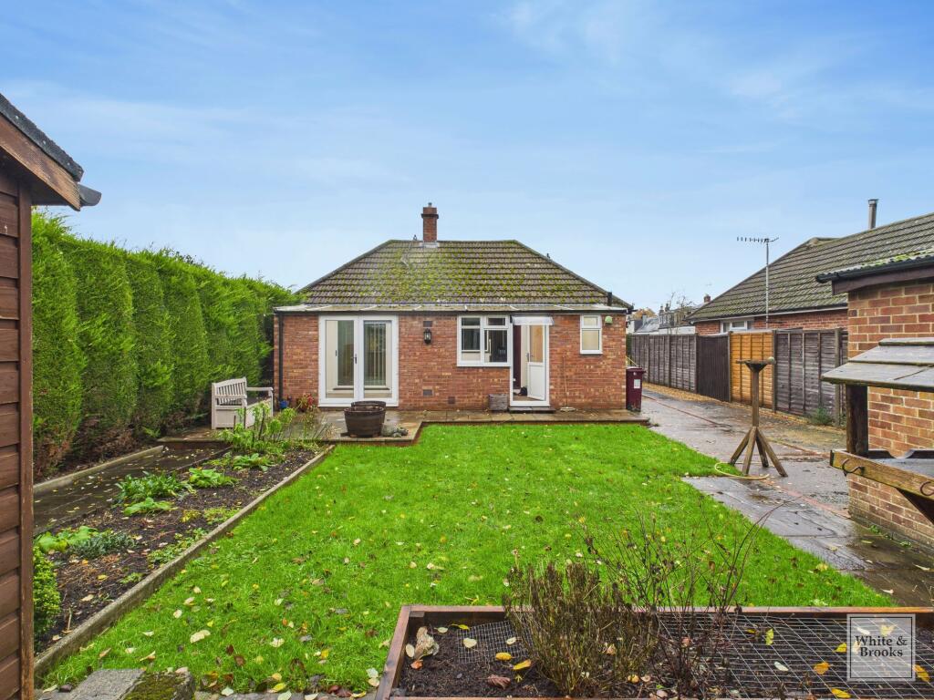 2-bed detached on The Avenue, Hambrook, PO18, £400,000