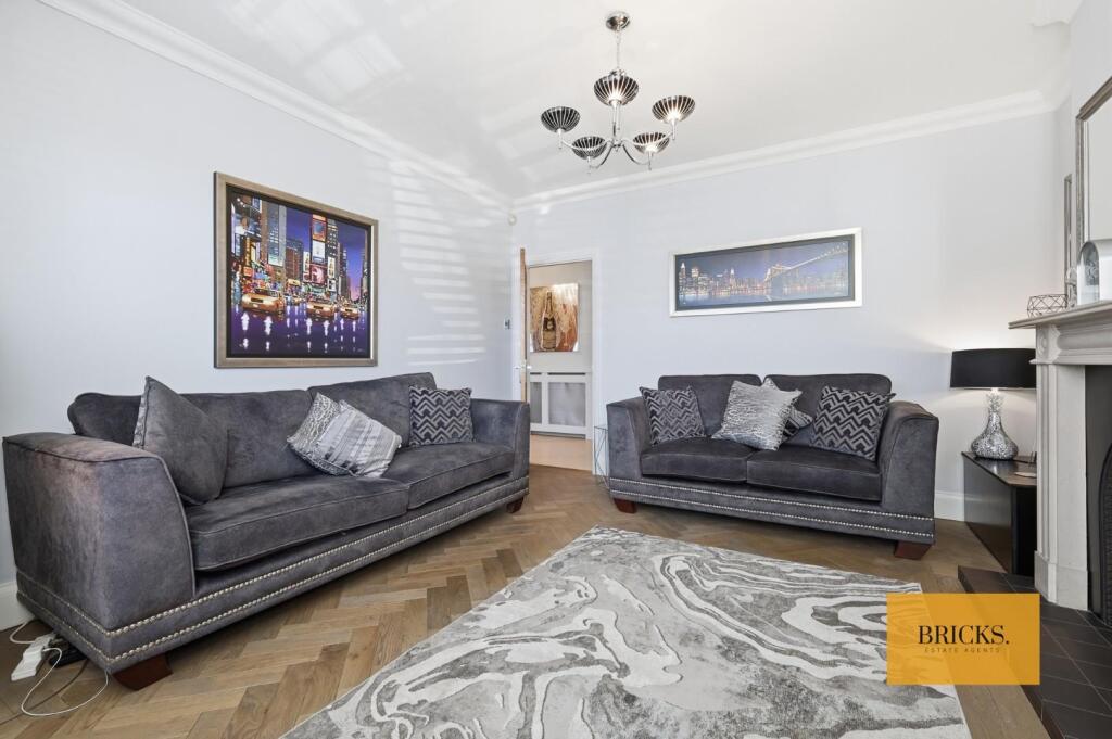 South View Drive, London photo 4