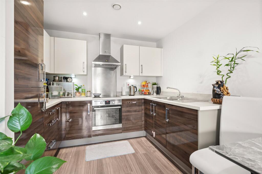 Apartment in Wokingham, Emmbrook - View 2