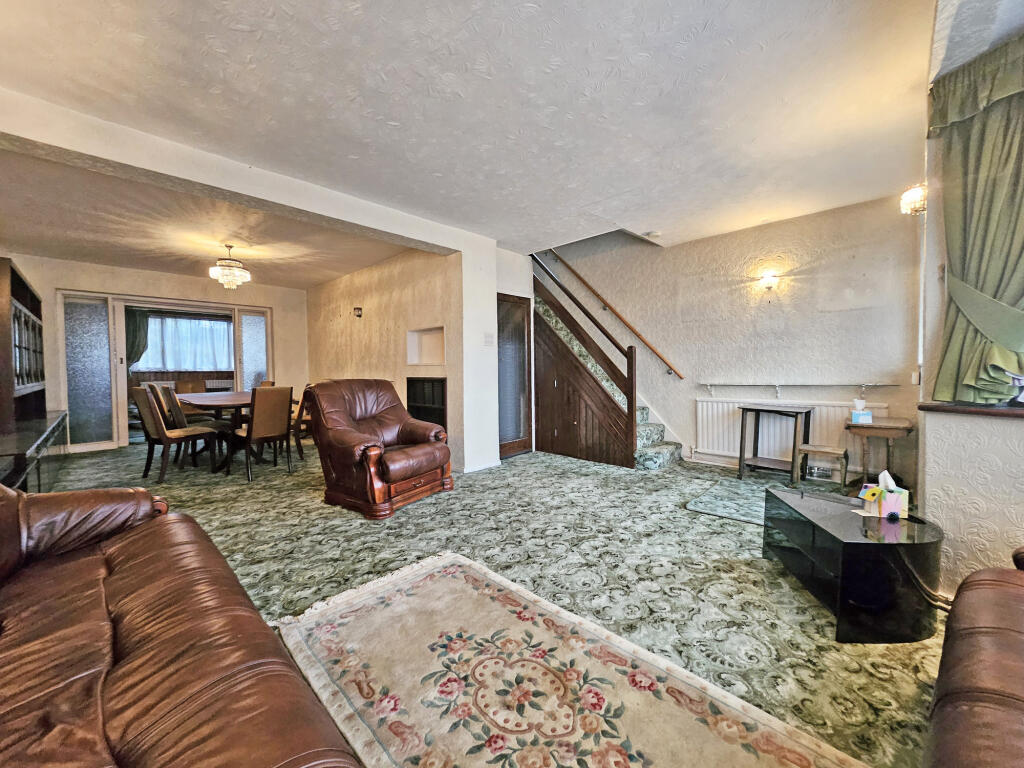 Southend Road,  Woodford Green, IG8 photo 2