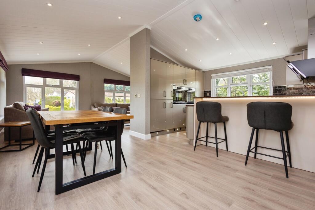 Warren Park, Portsmouth Road, Thursley, Godalming, GU8 photo 4