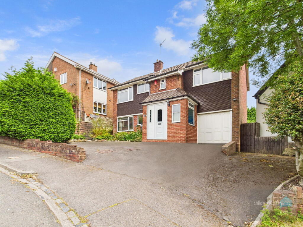 4-bed detached on VIEW DRIVE, Oakham, Dudley, DY2 7TD, £350,000