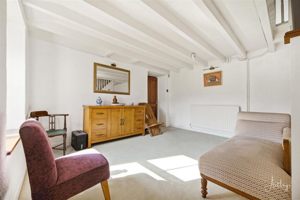 House in Knelston, Port Eynon - More