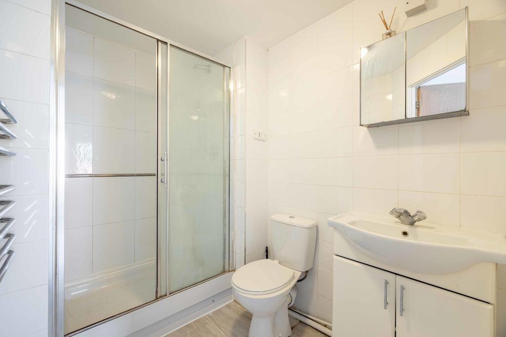Apartment in Slough - More