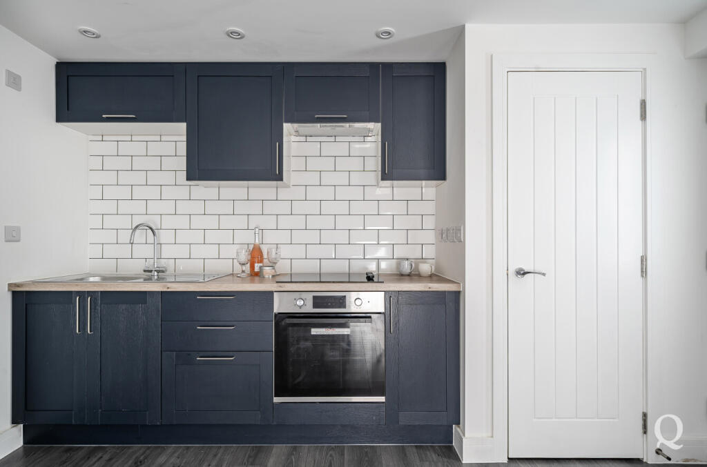 Apartment in Swale, Grove Park, Milton Regis - View 2