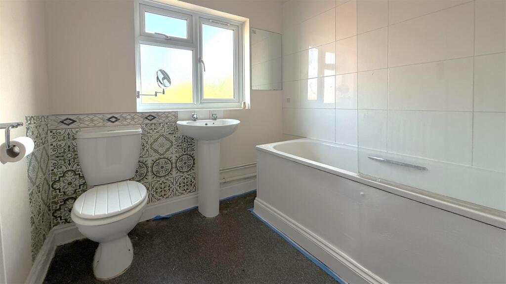 Apartment in Southall - View 5