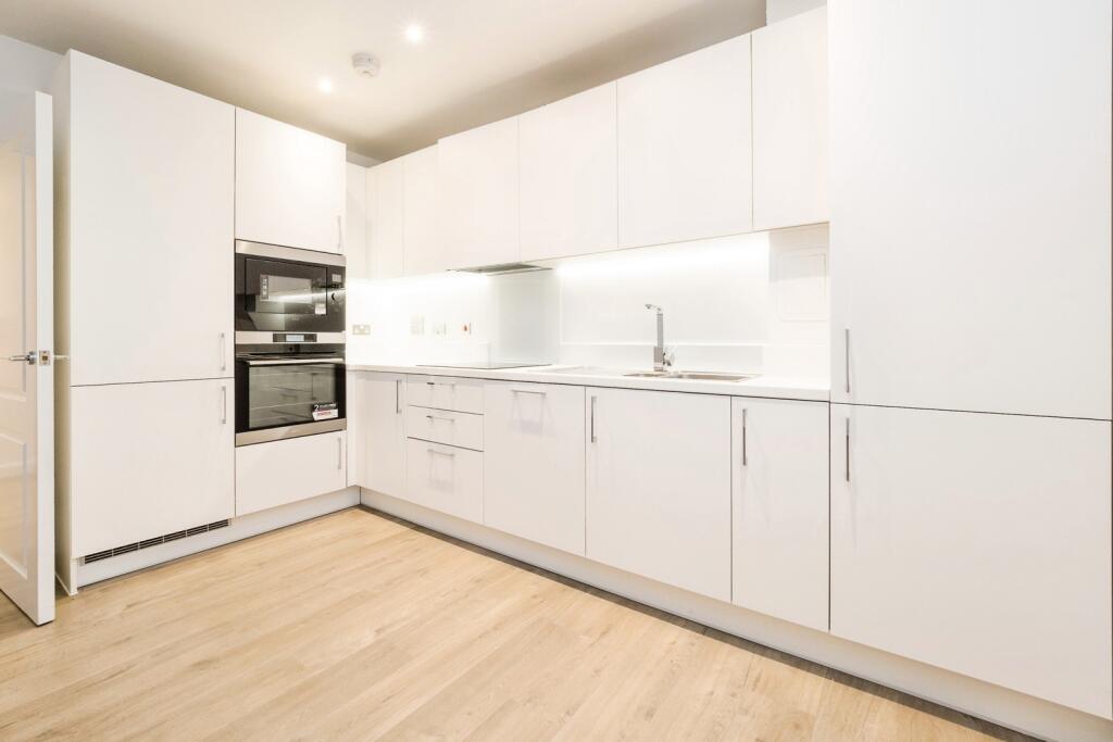 Apartment in Hornchurch, St. George's Park - View 3