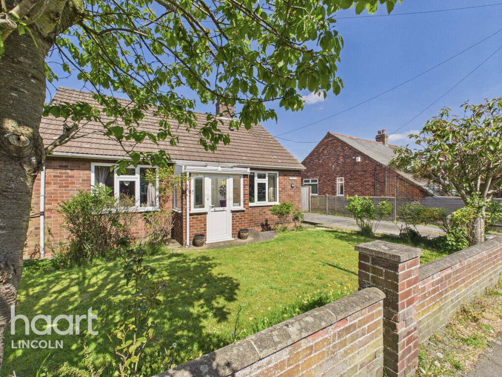 2-bed detached on Lammas Leas Road, Market Rasen, £160,000