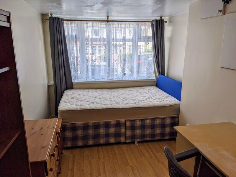 4 bedroom semi-detached house for rent