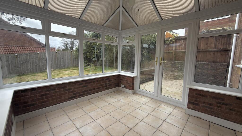Springfield Gardens, Hirwaun, Aberdare photo 2